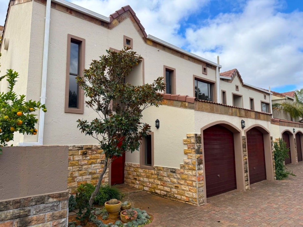 Townhouse for sale in Woodland Hills - 1BX1739708