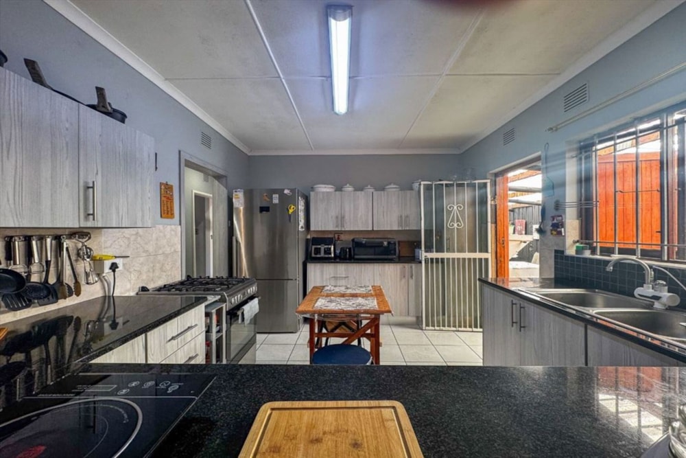 Apartment for sale in Amanzimtoti - 1WB1739332 Apartment for sale in Amanzimtoti - 1WB1739332