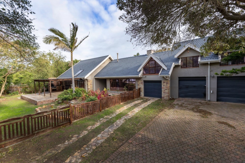 Double-storey house to rent in Mossel Bay Central - 1MB1740592 Double-storey house to rent in Mossel Bay Central - 1MB1740592