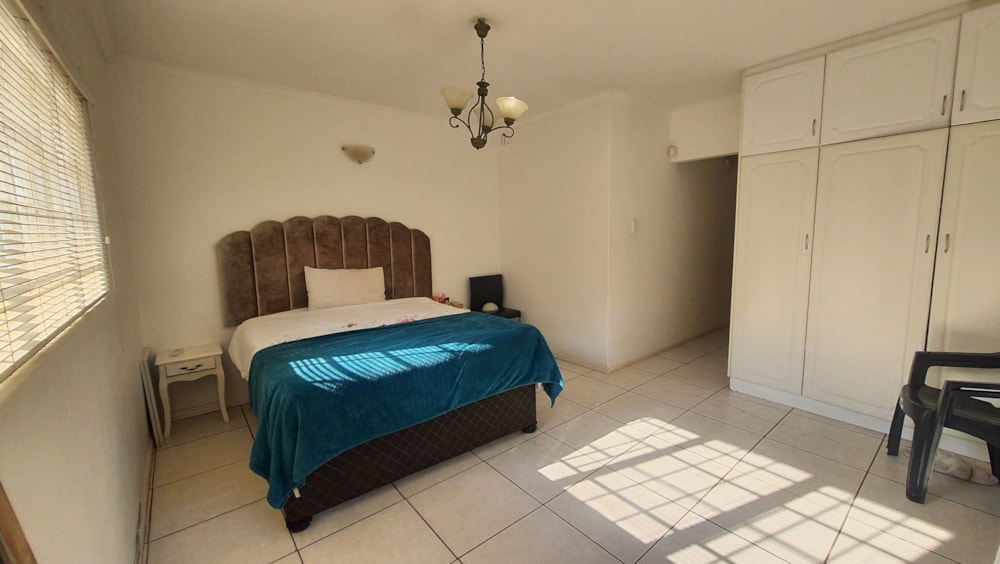 Bachelor apartment to rent in La Lucia - 1ND1741356