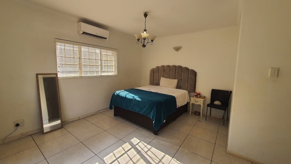 Bachelor apartment to rent in La Lucia - 1ND1741356
