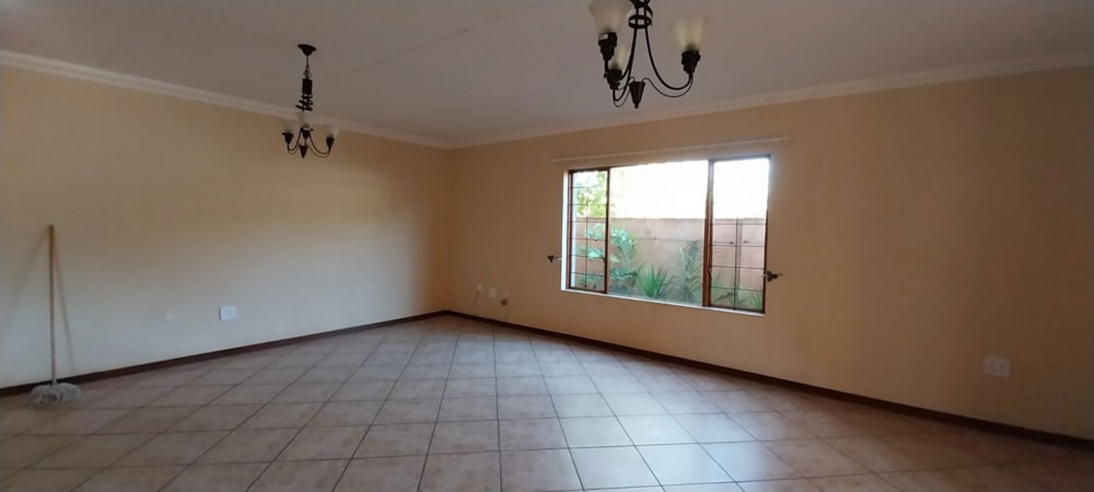 Double-storey house to rent in Lydenburg (Mashishing) - 1LY1741045 Double-storey house to rent in Lydenburg (Mashishing) - 1LY1741045
