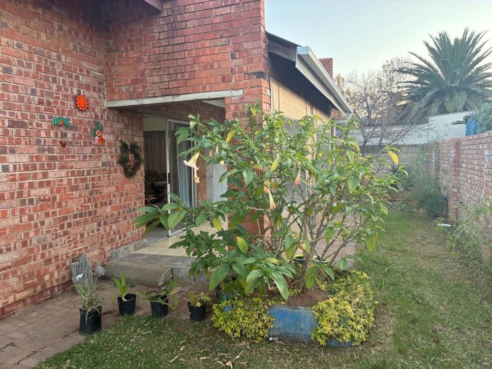 Townhouse to rent in Generaal de Wet - 1BX1741005