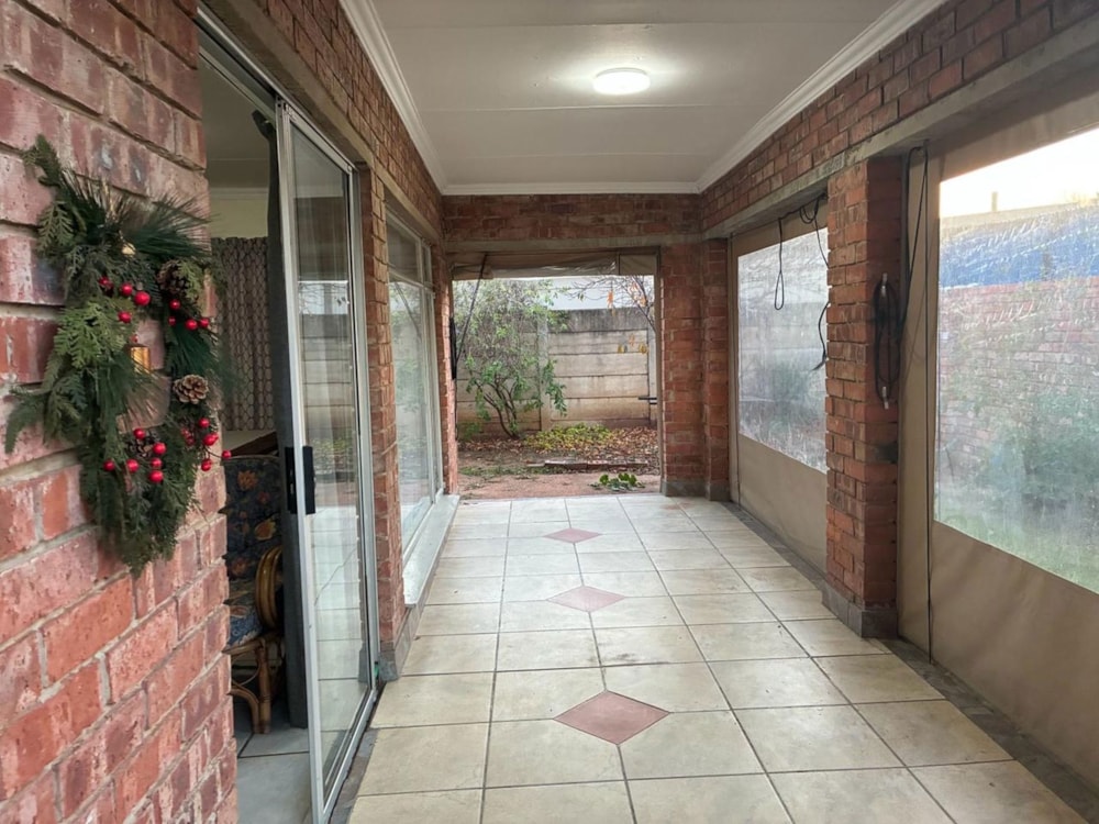 Townhouse to rent in Generaal de Wet - 1BX1741005