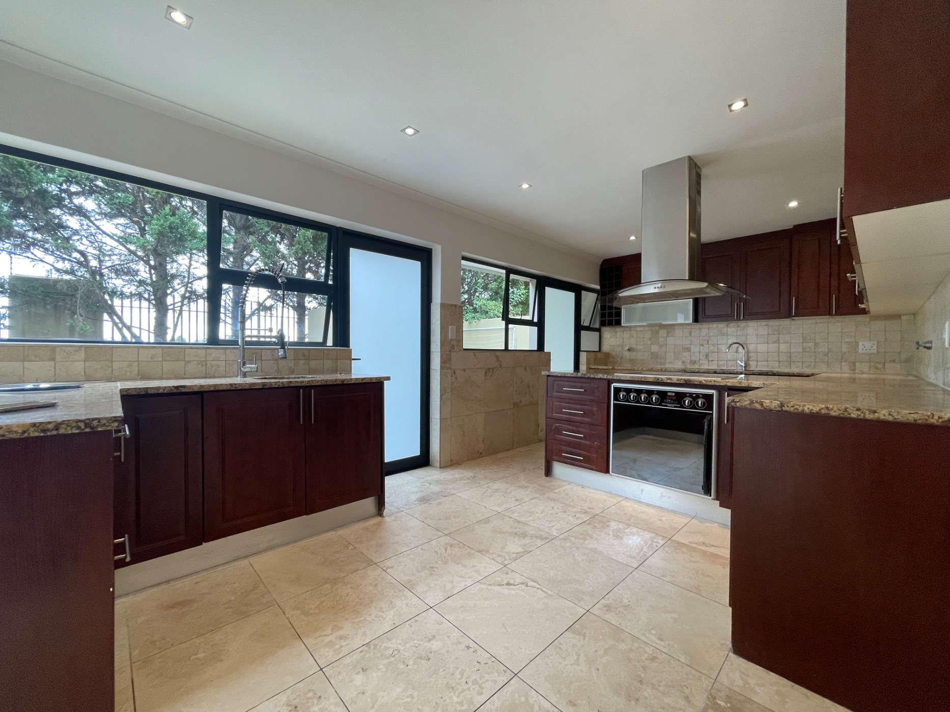House to rent in Plattekloof - 1PLA1738522