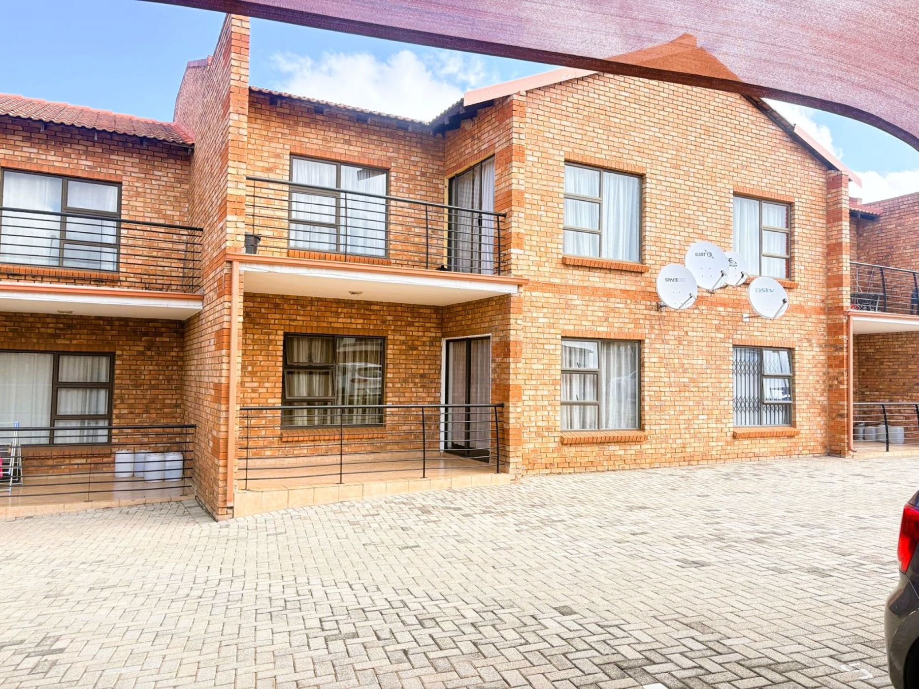Townhouse for sale in Naturena - 1GV1740481
