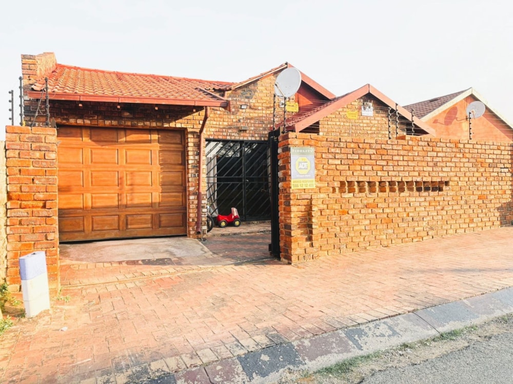 House for sale in Naturena - 1GV1741207