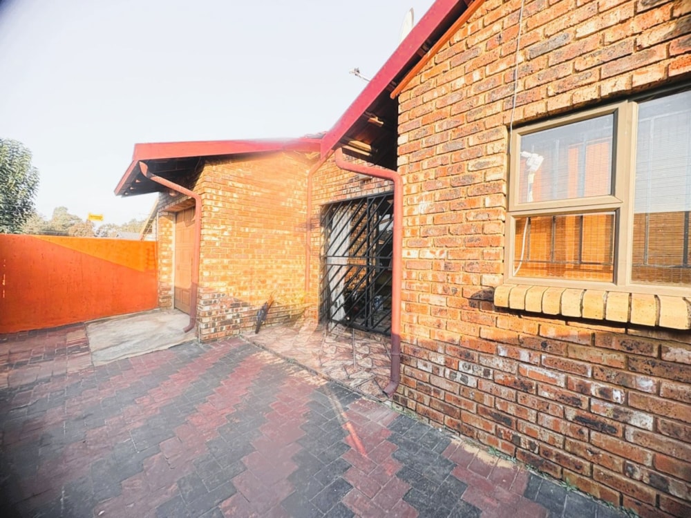 House for sale in Naturena - 1GV1741207