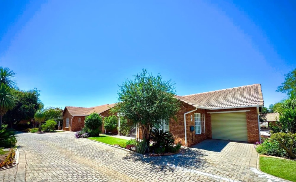 Single-storey retirement home for sale in Schoemansville - 1HR1740874