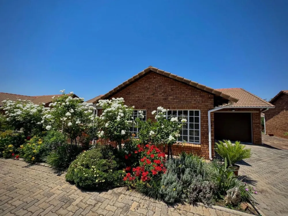 Single-storey retirement home for sale in Schoemansville - 1HR1740885