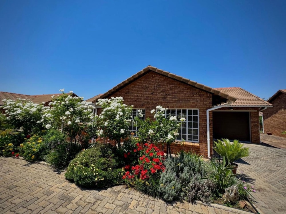 Single-storey retirement home for sale in Schoemansville - 1HR1740885