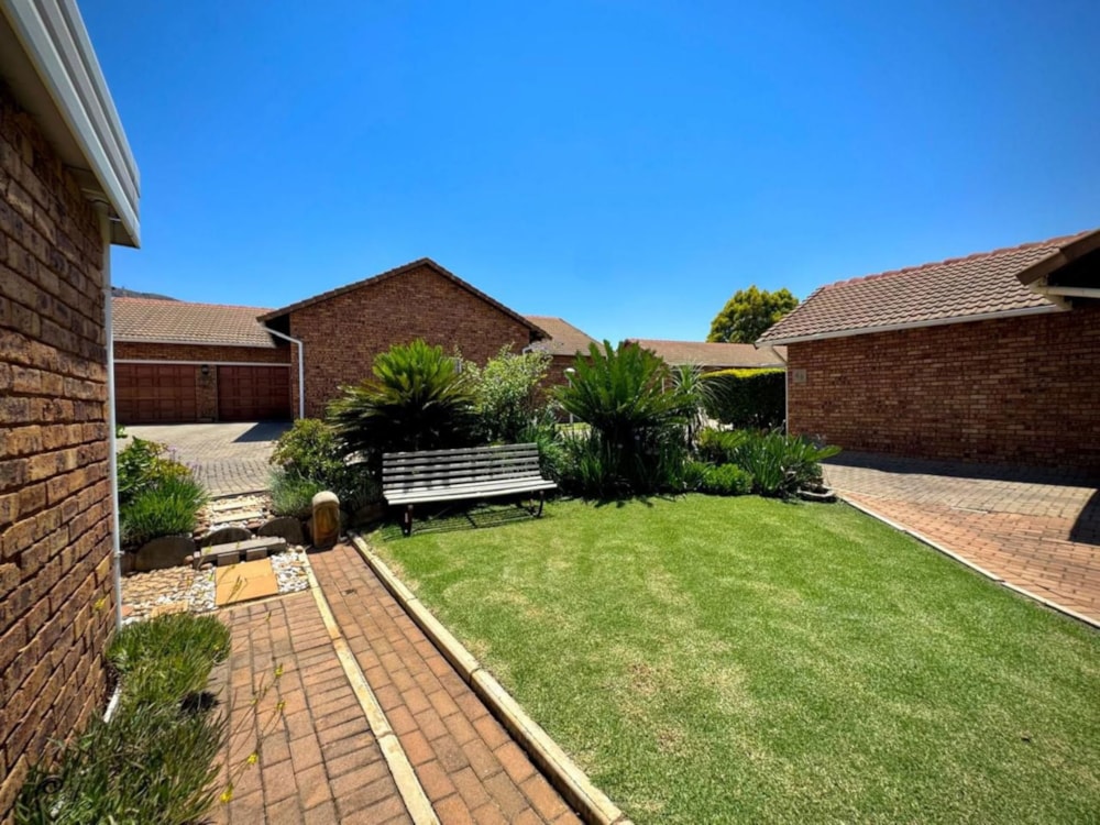Single-storey retirement home for sale in Schoemansville - 1HR1740885