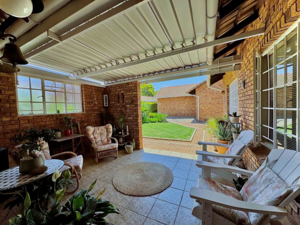 Single-storey retirement home for sale in Schoemansville - 1HR1740885