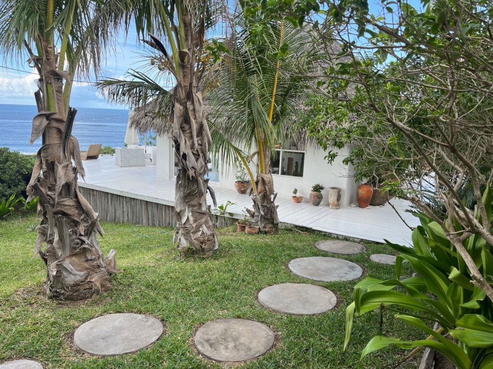 Beach resort for sale in Praia do Tofo, Mozambique - 3MQ1723597 Beach resort for sale in Praia do Tofo, Mozambique - 3MQ1723597