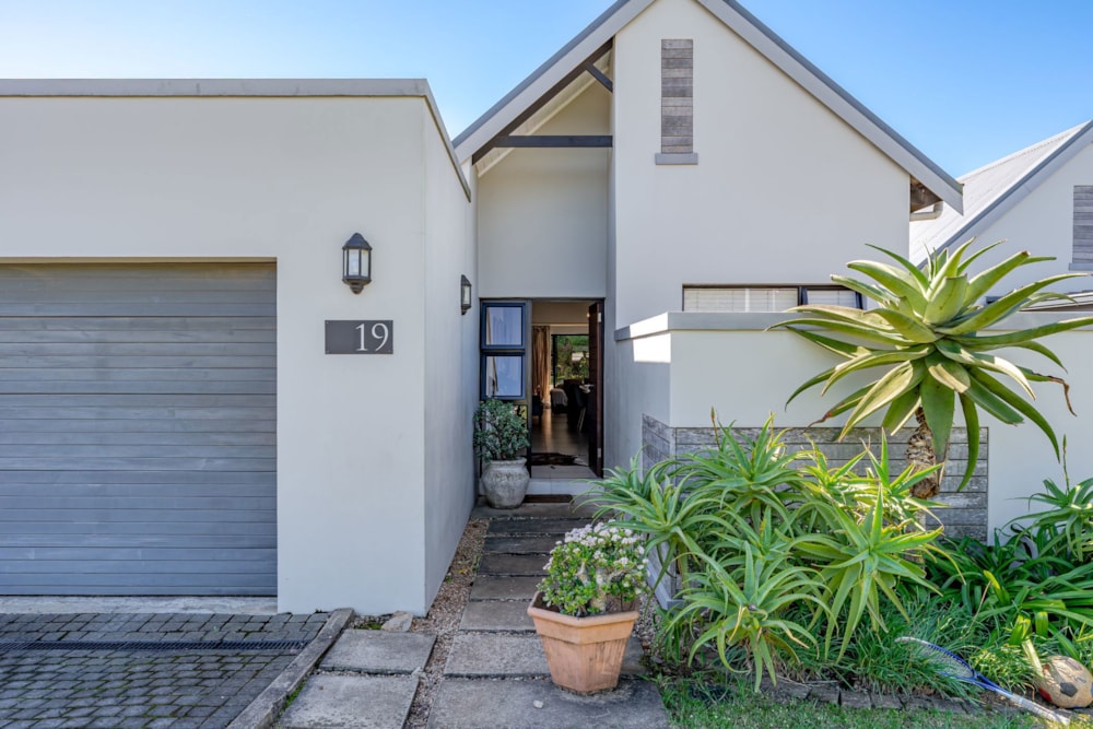 Townhouse for sale in Emberton Estate - 1KF1739128 Townhouse for sale in Emberton Estate - 1KF1739128