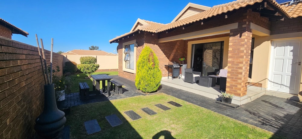 Townhouse for sale in Helderwyk Estate - 1BJ1739258
