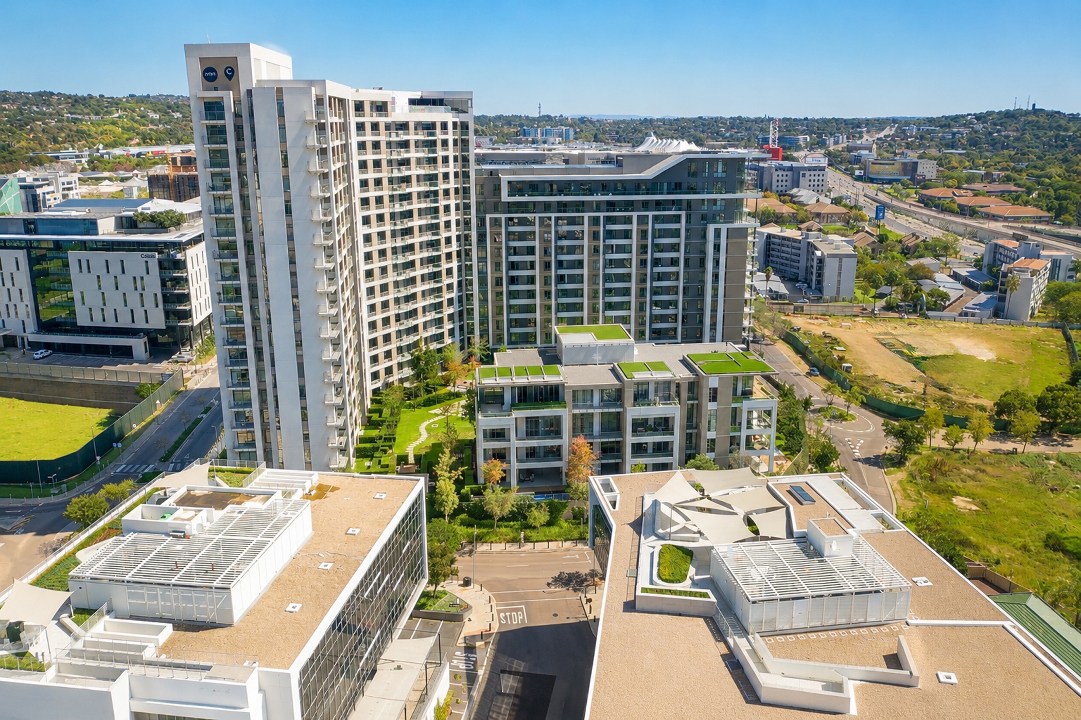 Bachelor apartment for sale in Menlyn - PT1730386