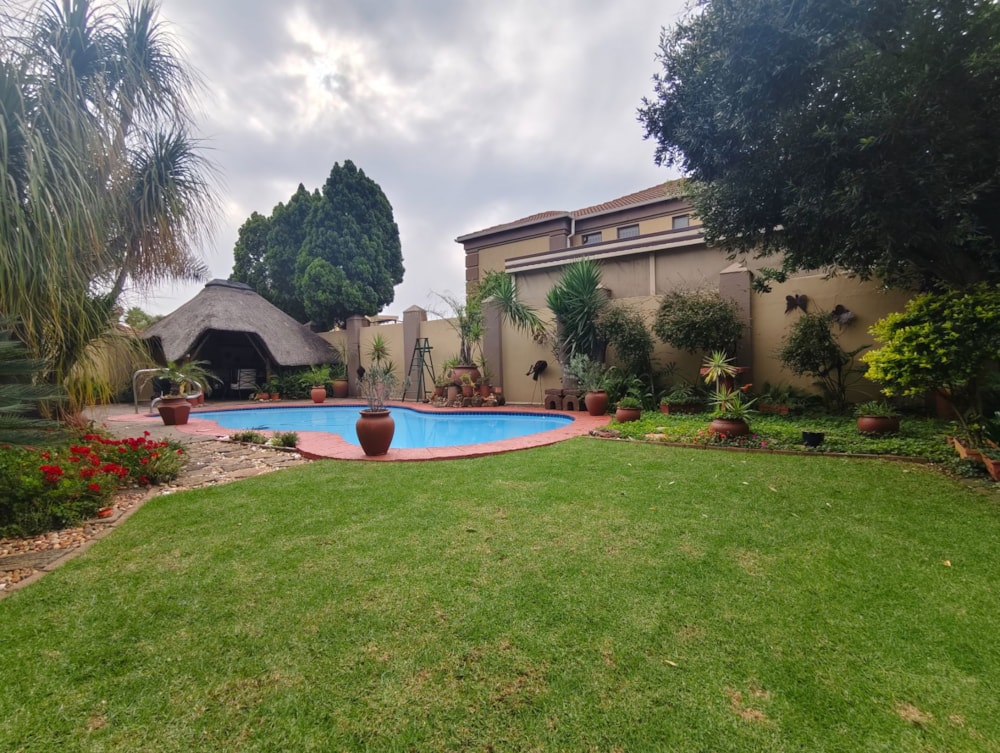 Security estate home for sale in  Vanderbijlpark SW 5 - 1VT1738556