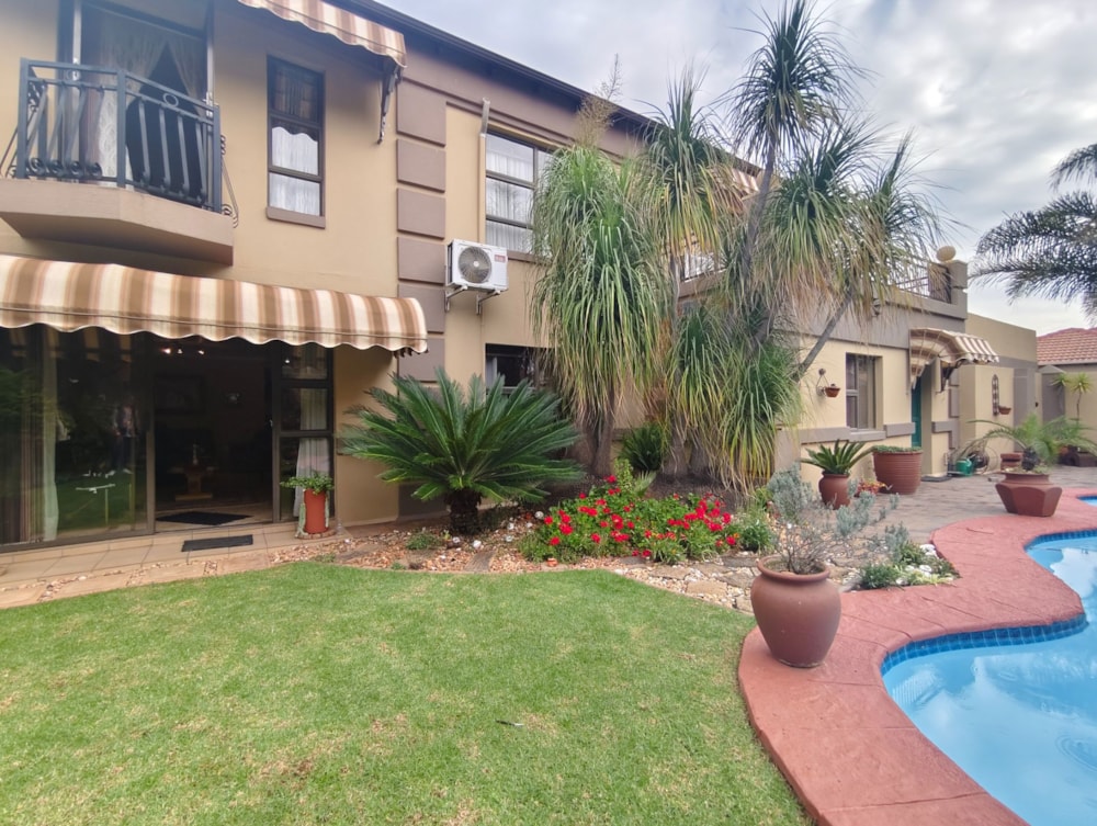 Security estate home for sale in  Vanderbijlpark SW 5 - 1VT1738556