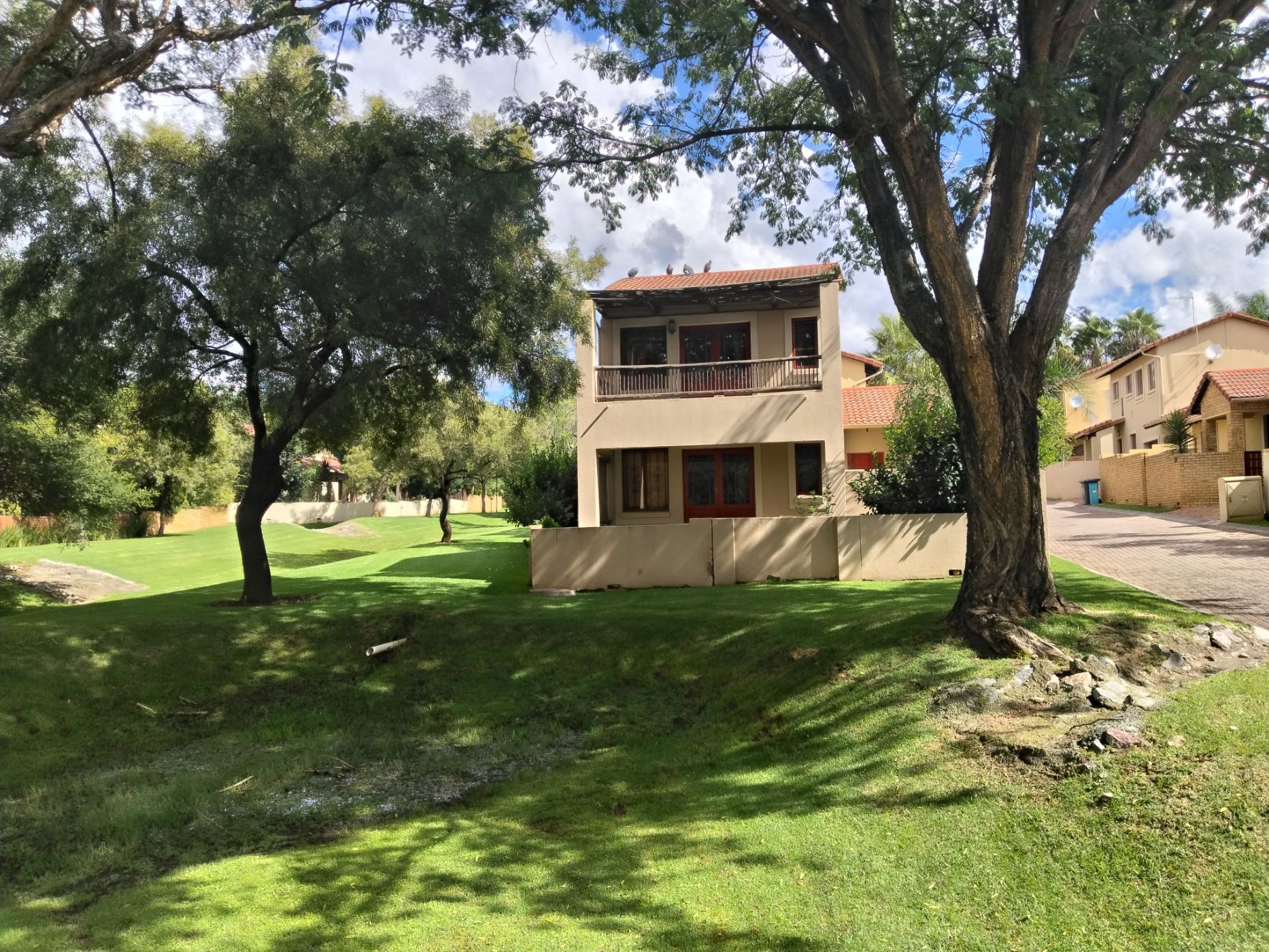 Townhouse for sale in Willowbrook - RAN1737473