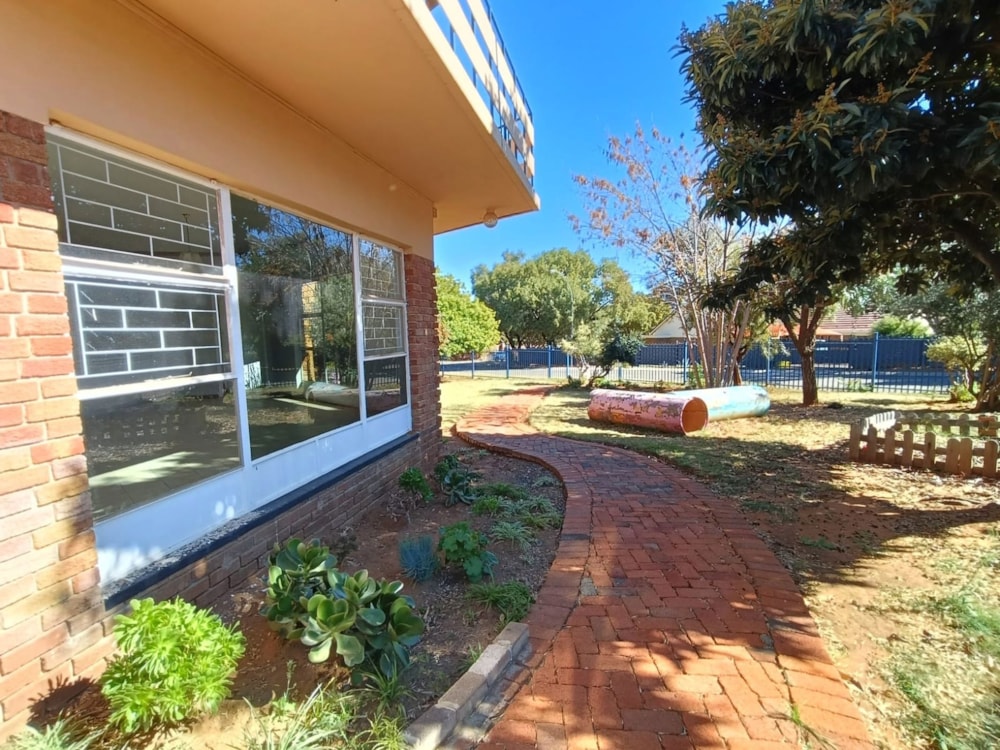 Commercial Building to rent in Langenhovenpark - 1BX1736306 Commercial Building to rent in Langenhovenpark - 1BX1736306