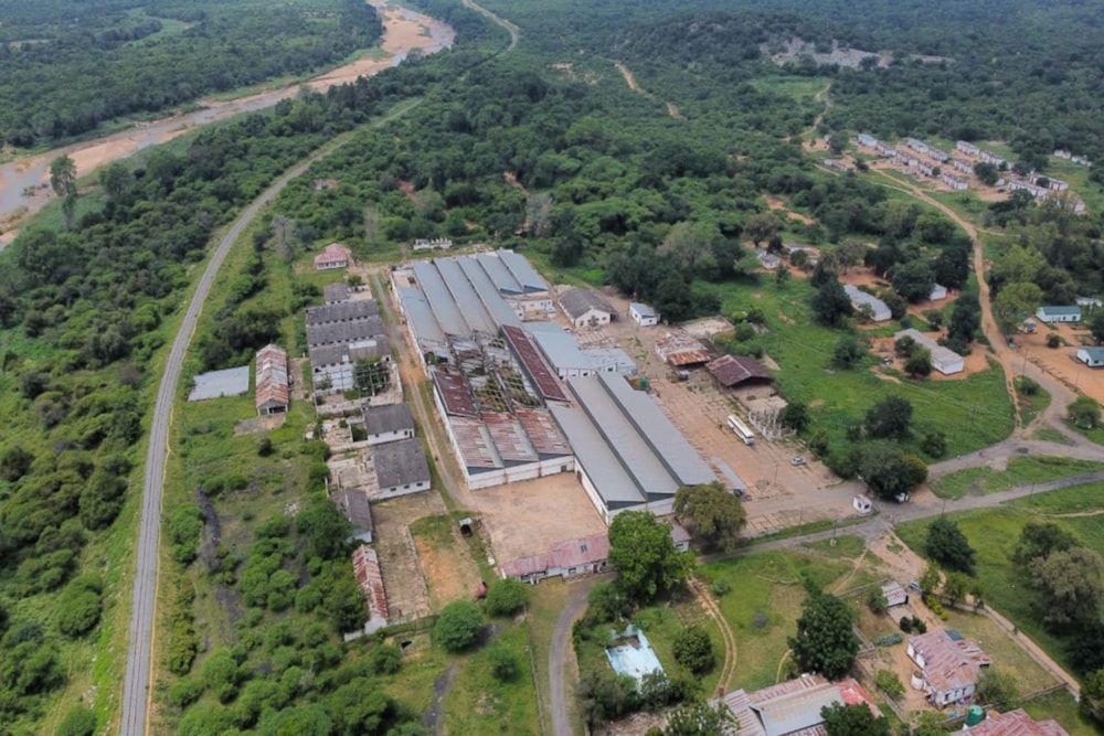 Commercial industrial property for sale in Gwanda, Matabeleland South, Zimbabwe - 3ZB1639000 Commercial industrial property for sale in Gwanda, Matabeleland South, Zimbabwe - 3ZB1639000