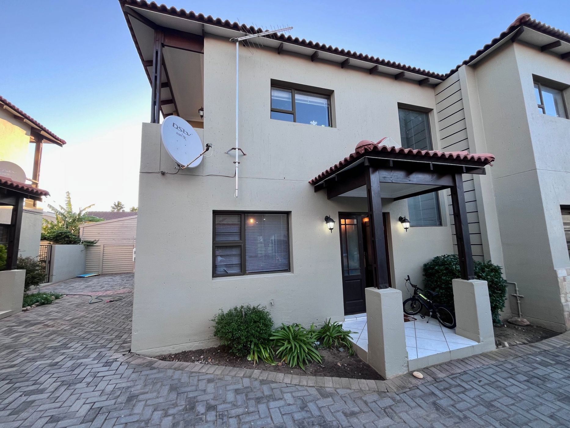 Double-storey apartment for sale in Ferreira Town - 1JF1740066