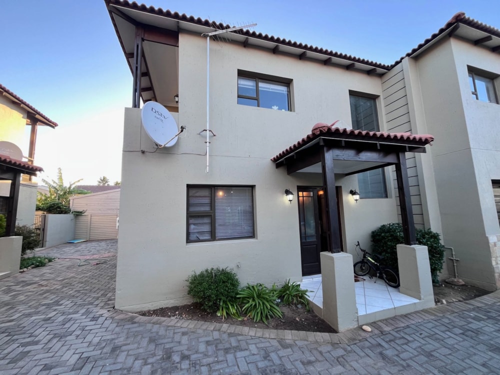 Double-storey apartment for sale in Ferreira Town - 1JF1740066 Double-storey apartment for sale in Ferreira Town - 1JF1740066
