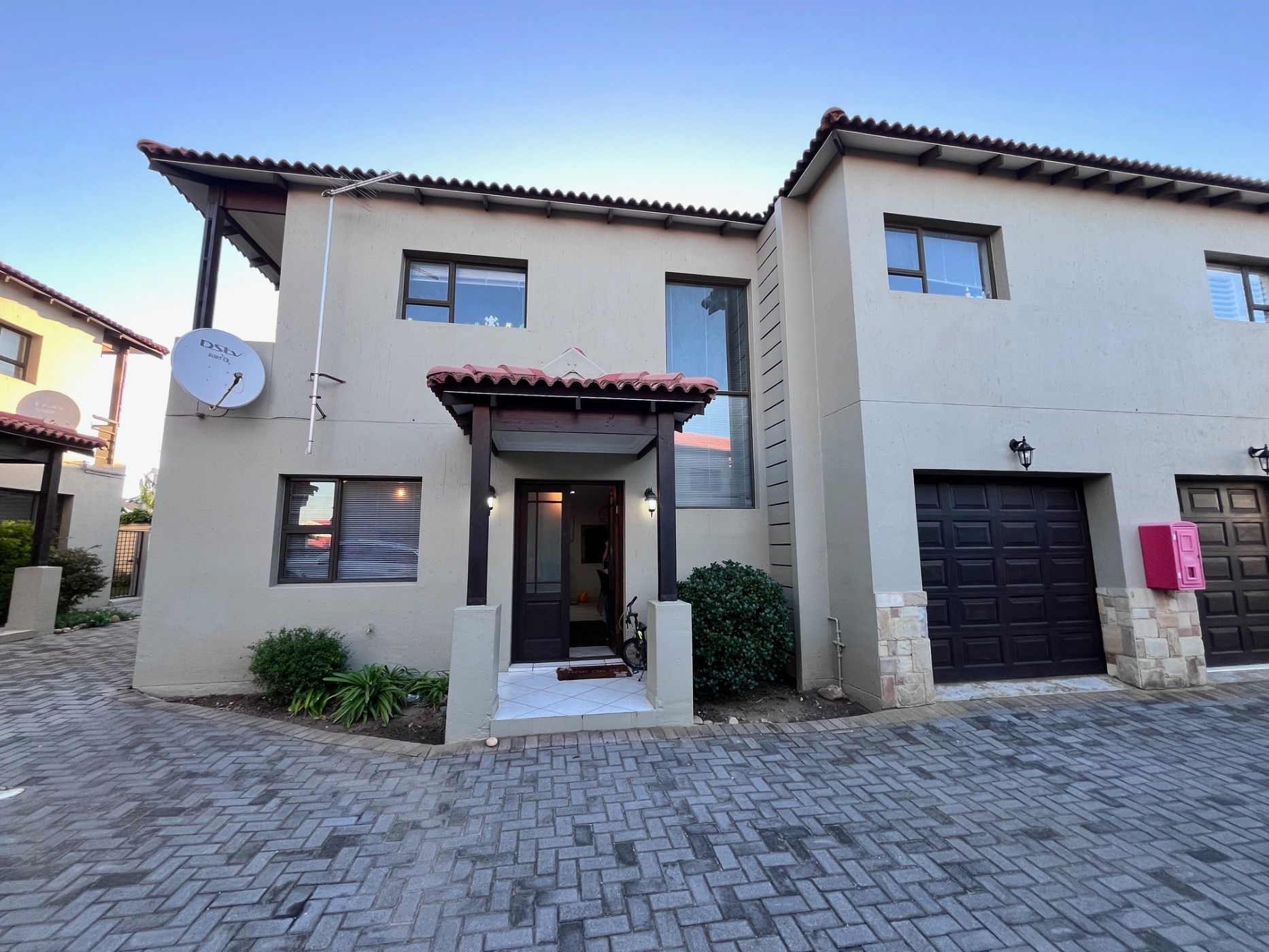 Double-storey apartment for sale in Ferreira Town - 1JF1740066