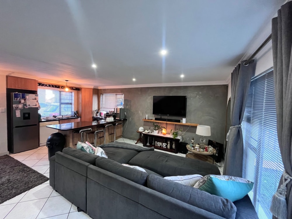 Double-storey apartment for sale in Ferreira Town - 1JF1740066