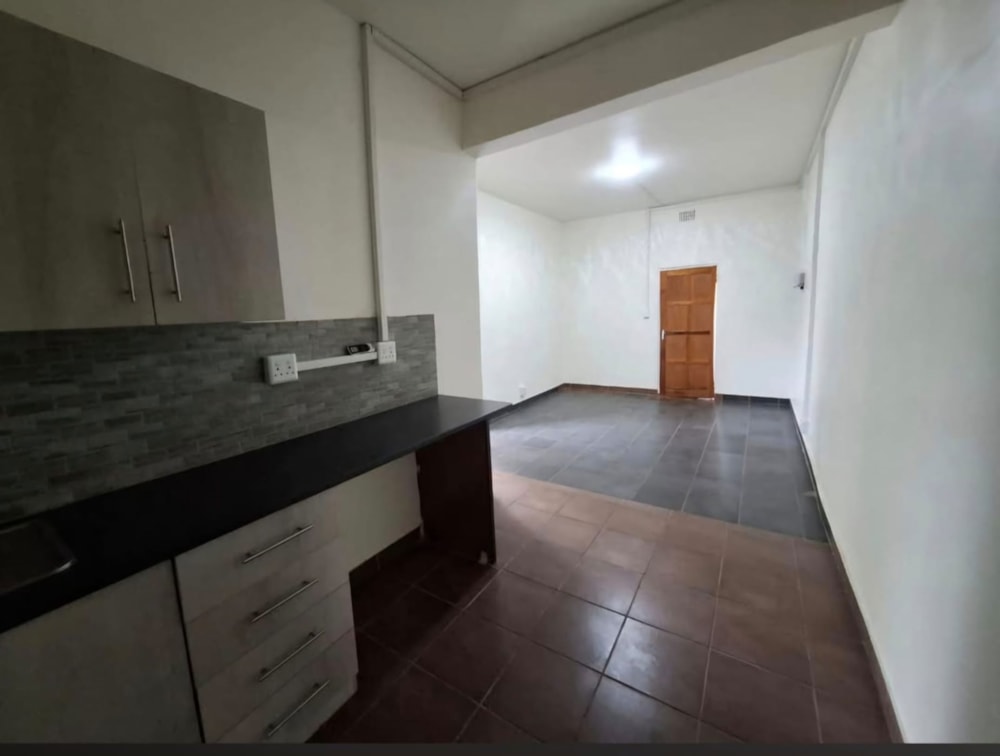 Bachelor apartment to rent in Thabazimbi - 1ER1690352