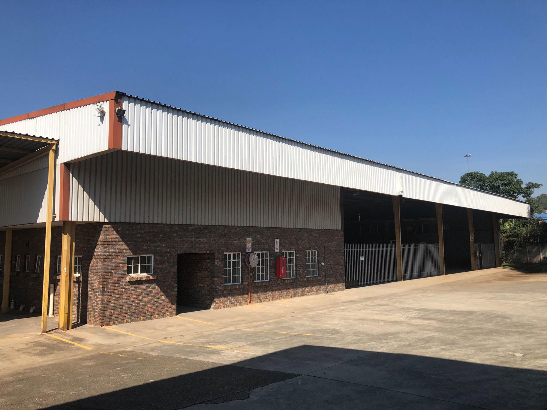 Commercial industrial property to rent in Vintonia - 1NS1741152