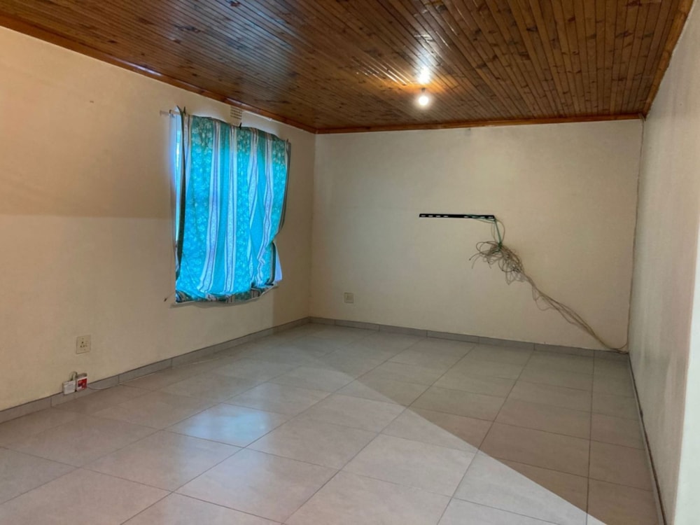 Bachelor apartment to rent in Norwood, Cape Town - 1AH1737169