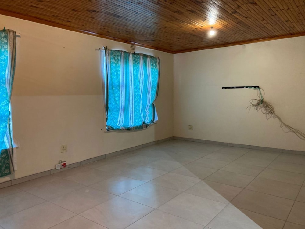 Bachelor apartment to rent in Norwood, Cape Town - 1AH1737169