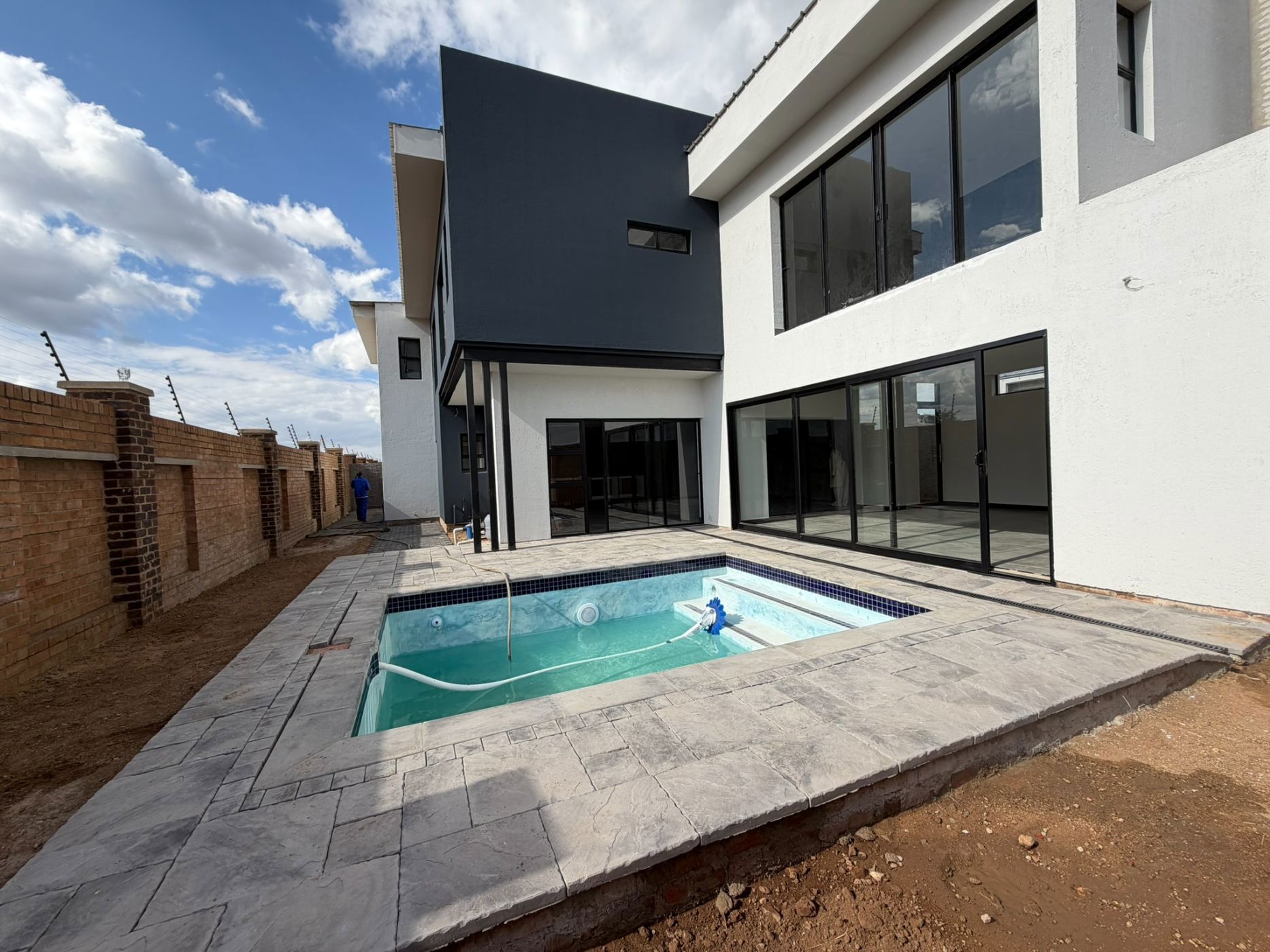 Double-storey house for sale in Bendor - 1PS1707987