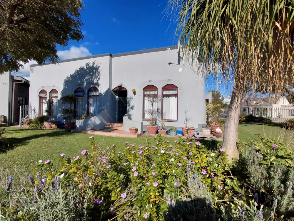 House for sale in Heidelberg, Garden Route - 1SR1726009 House for sale in Heidelberg, Garden Route - 1SR1726009