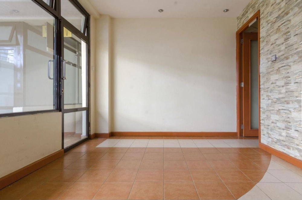 Commercial office to rent in Kilimani, Kenya - 3KE1736463