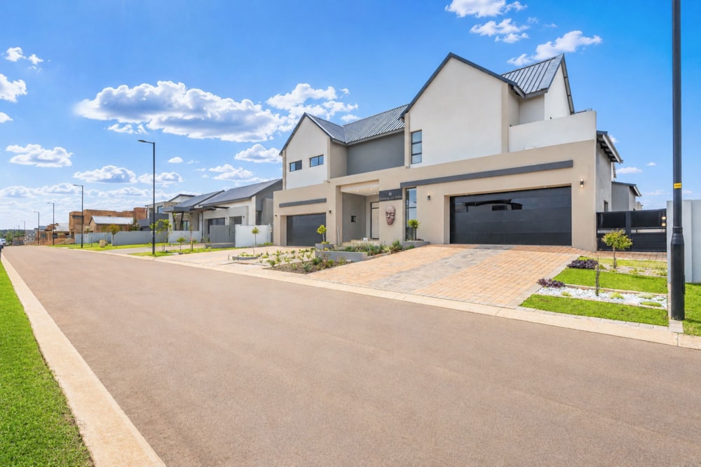 Security estate home for sale in Midstream Heights - CN1737724