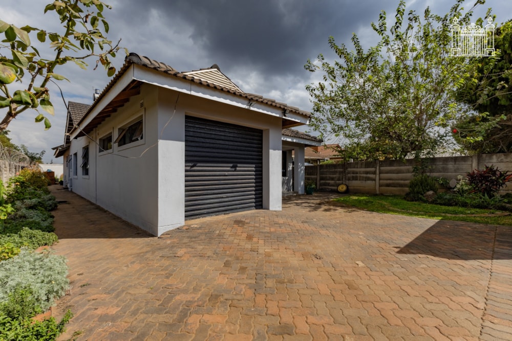 House for sale in Mabelreign, Zimbabwe - 3ZB1741456 House for sale in Mabelreign, Zimbabwe - 3ZB1741456