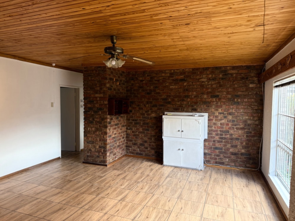 Townhouse to rent in New Park - 1KJ1738596