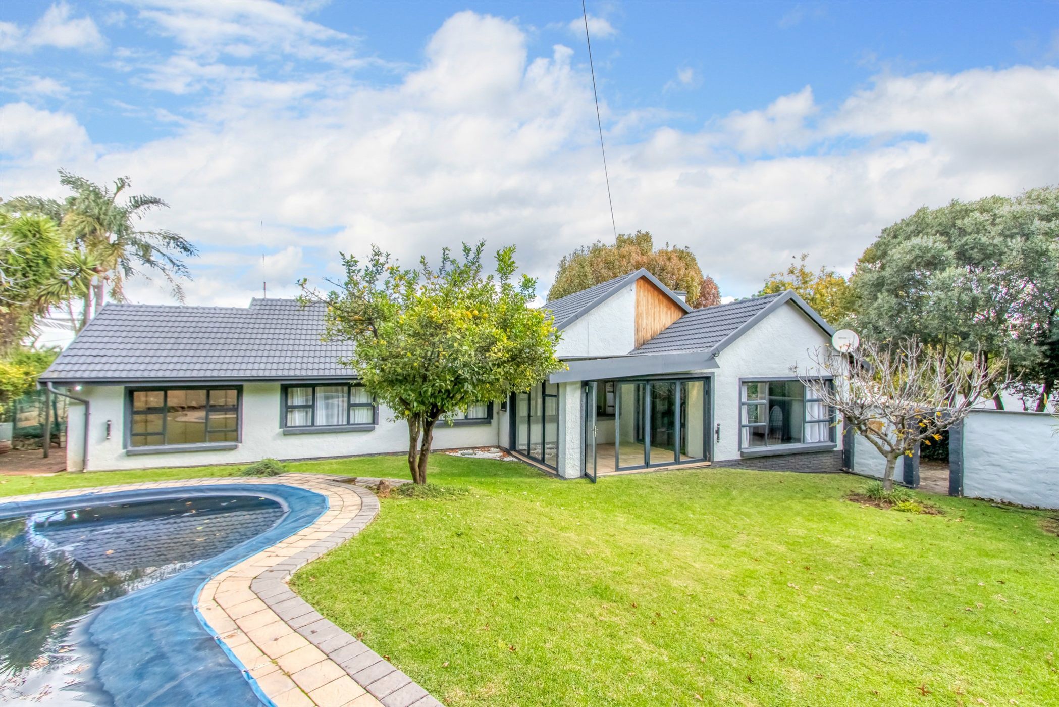 House to rent in Ferndale, Randburg - RAL1738583