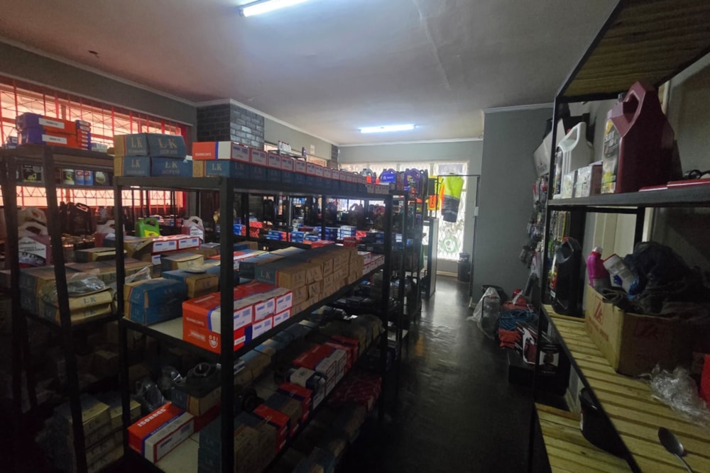 Commercial retail property for sale in Bulawayo, Zimbabwe - 3ZB1738599