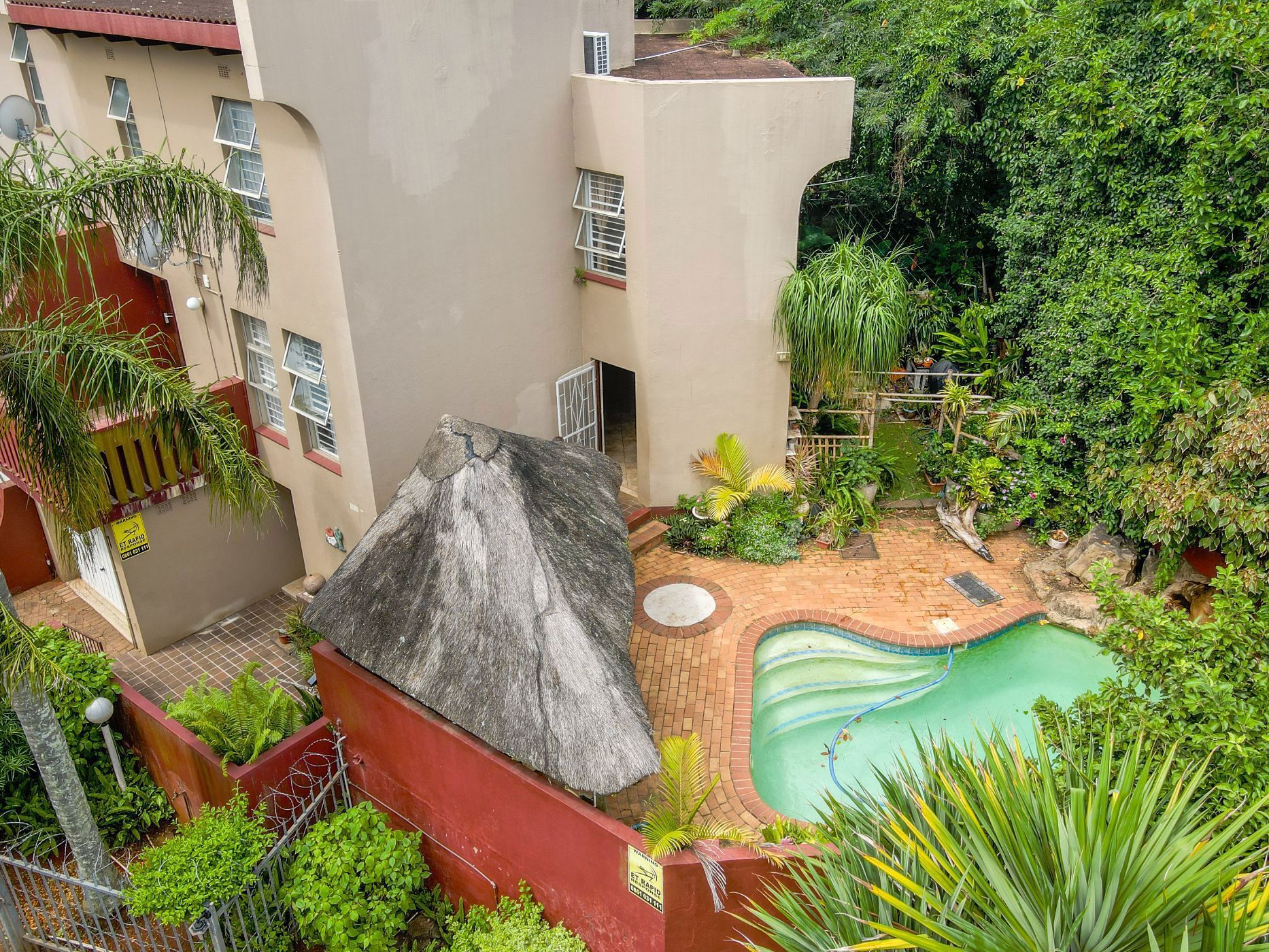 Townhouse to rent in Amanzimtoti - 1WB1738604