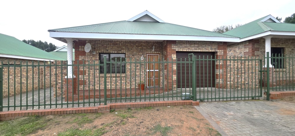 Townhouse for sale in Cradock - 1KK1738624 Townhouse for sale in Cradock - 1KK1738624