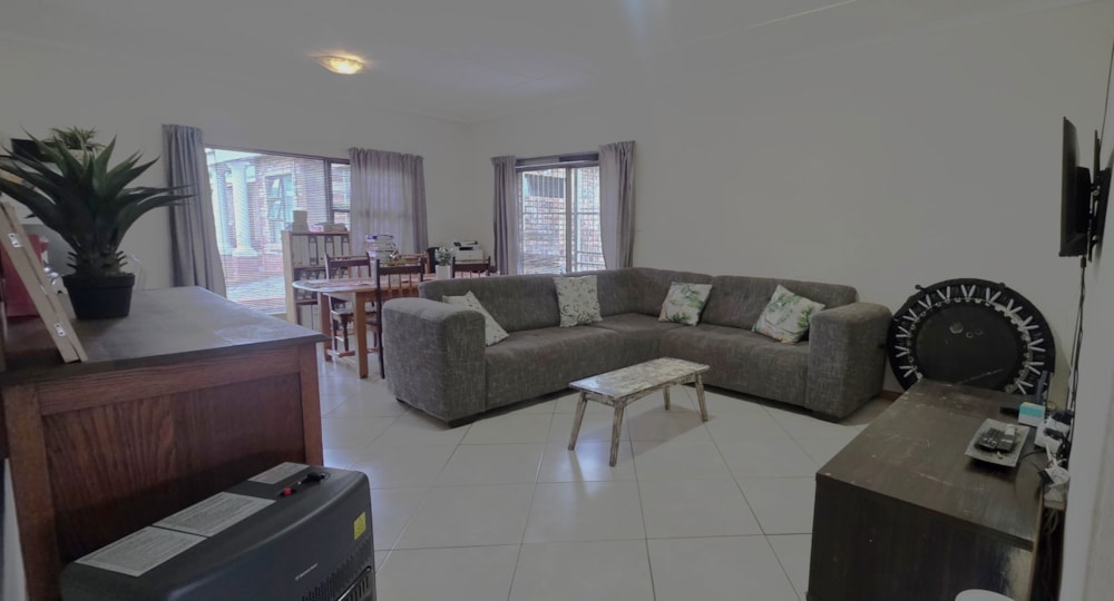 Townhouse for sale in Cradock - 1KK1738624 Townhouse for sale in Cradock - 1KK1738624
