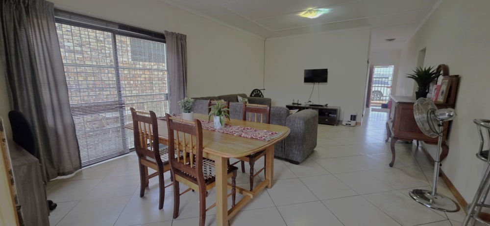 Townhouse for sale in Cradock - 1KK1738624 Townhouse for sale in Cradock - 1KK1738624