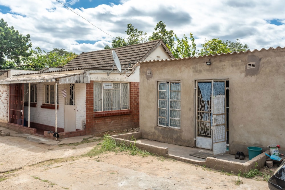 House for sale in Braeside, Zimbabwe - 3ZB1738632 House for sale in Braeside, Zimbabwe - 3ZB1738632