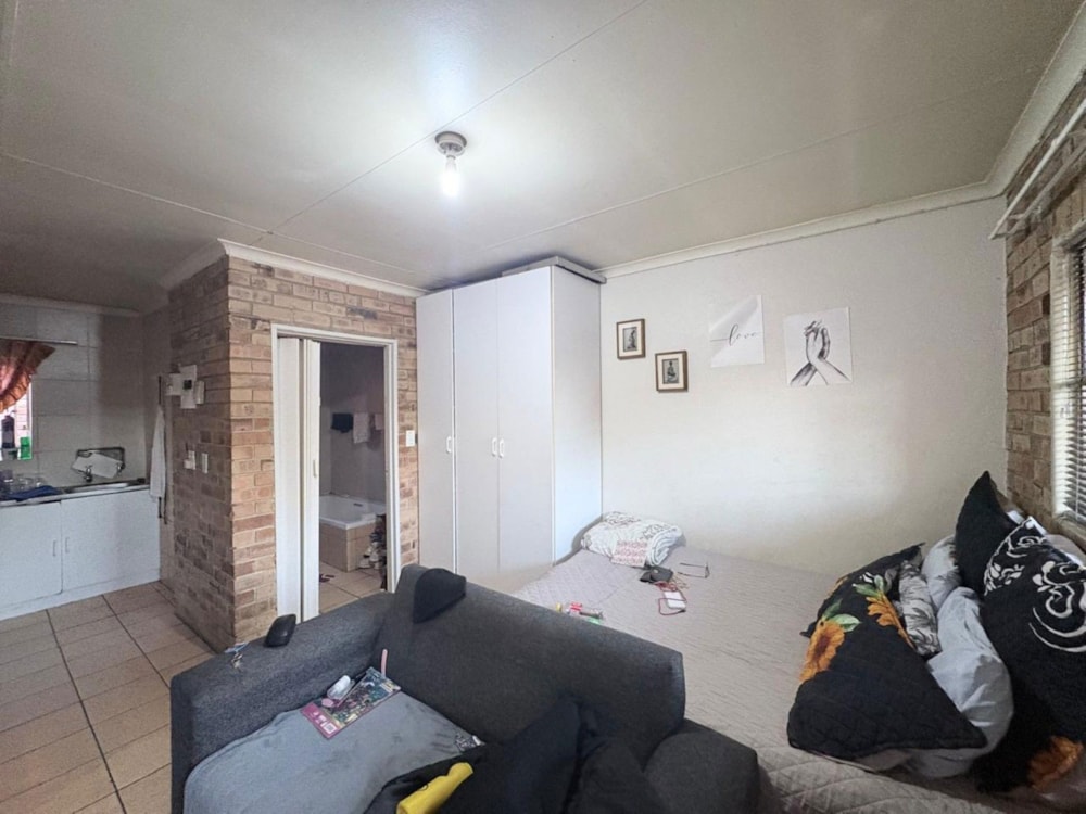 Bachelor apartment for sale in Potchefstroom - 1PCH1738757 Bachelor apartment for sale in Potchefstroom - 1PCH1738757