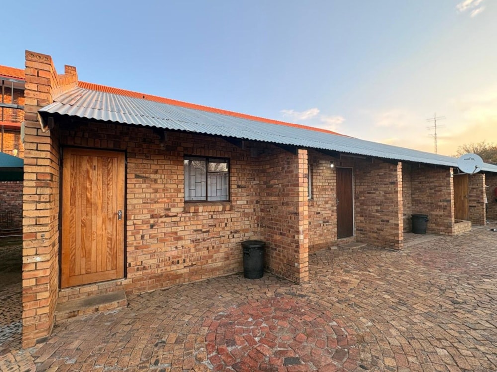 Bachelor apartment for sale in Potchefstroom - 1PCH1738757 Bachelor apartment for sale in Potchefstroom - 1PCH1738757