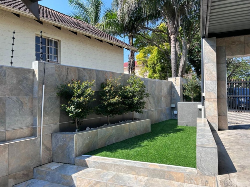 Double-storey house to rent in Stonehenge - 1NS1738875